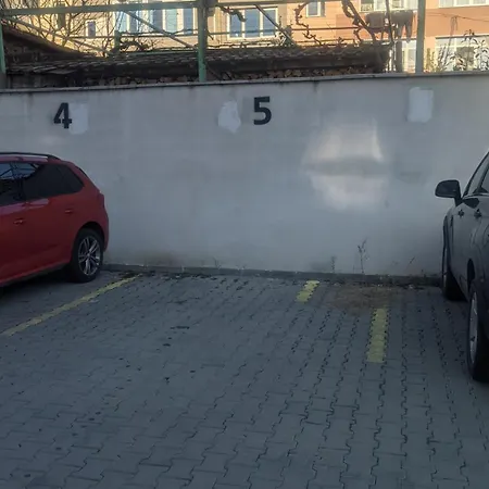 アパート Central, Brand New With Parking *