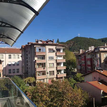 Apartment Central, Brand New With Parking