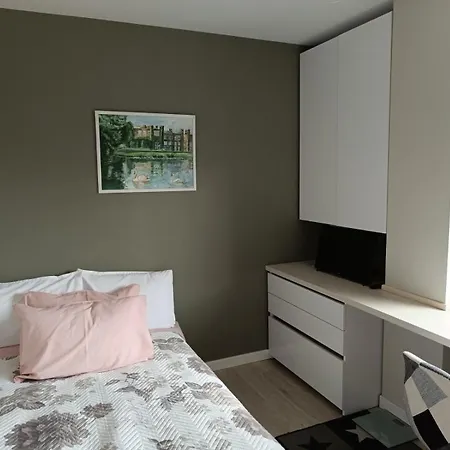 アパート Central, Brand New With Parking *