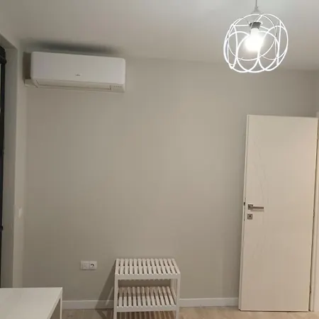 Central, Brand New With Parking Appartamento