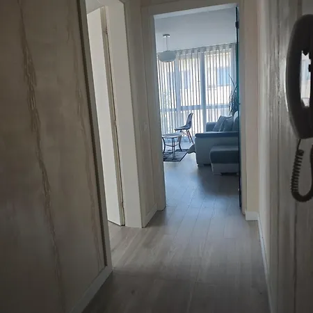 Central, Brand New With Parking Apartman